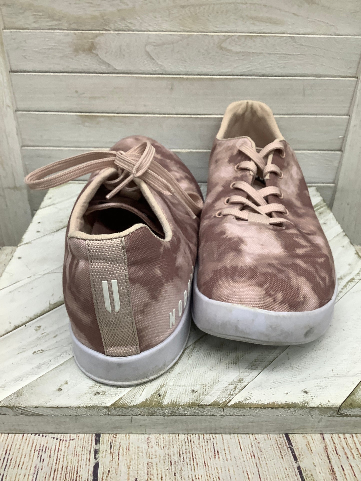 Shoes Sneakers By Clothes Mentor Size: 10