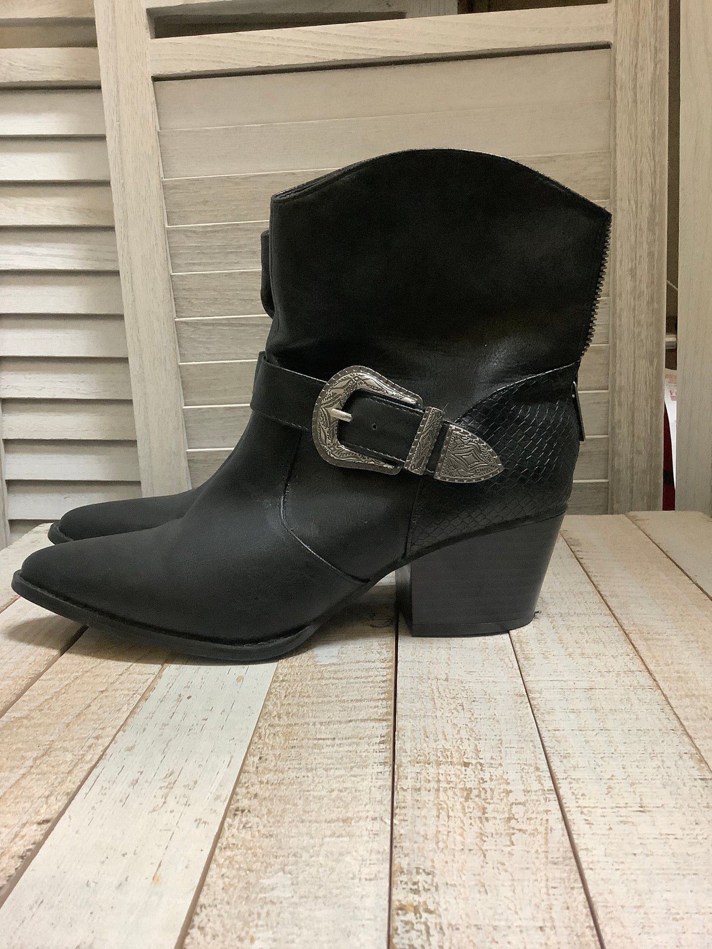 Boots Ankle Heels By Just Fab Size: 8