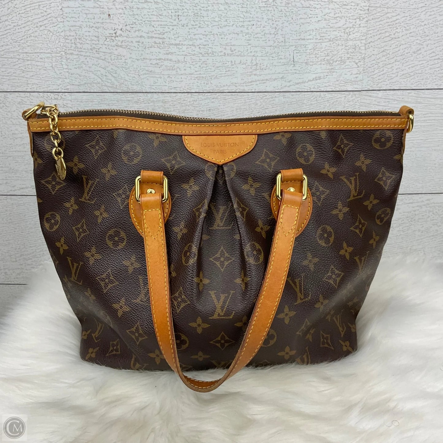 Handbag Luxury Designer By Louis Vuitton, Size: Medium