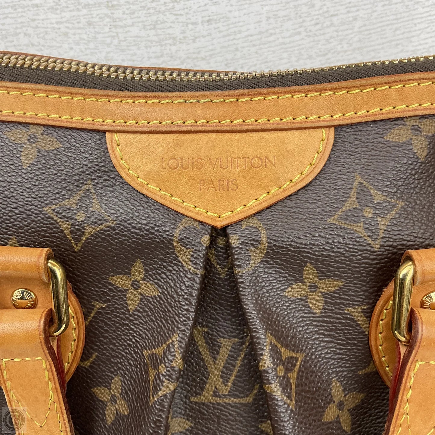 Handbag Luxury Designer By Louis Vuitton, Size: Medium