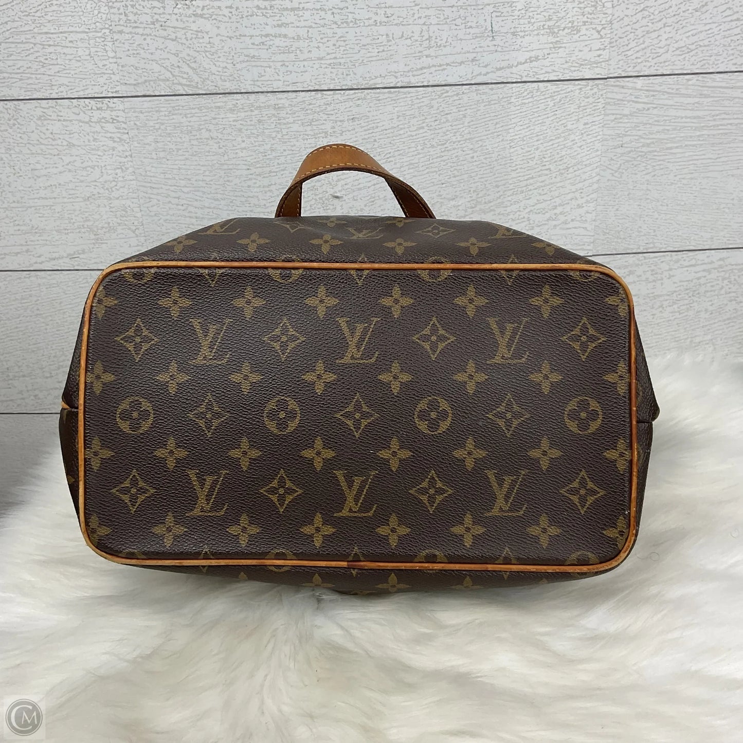 Handbag Luxury Designer By Louis Vuitton, Size: Medium