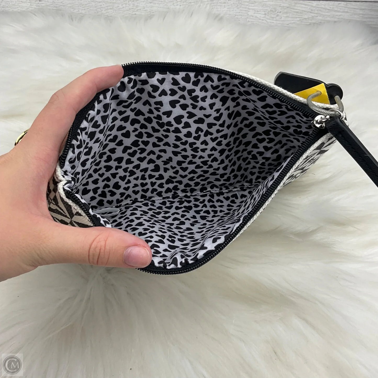 Makeup Bag By Clothes Mentor, Size: Medium