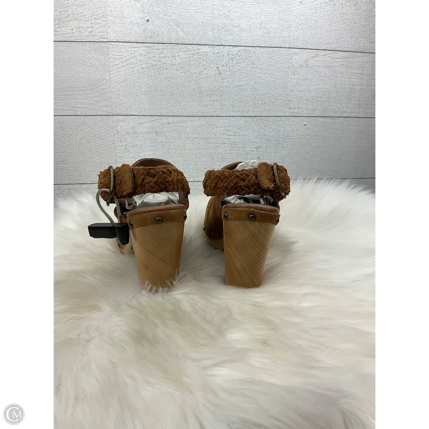 Shoes Designer By Ugg In Brown, Size: 8