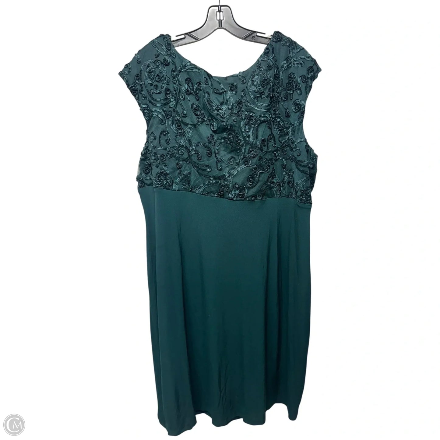 Dress Party Short By Connected Apparel In Green, Size: 24