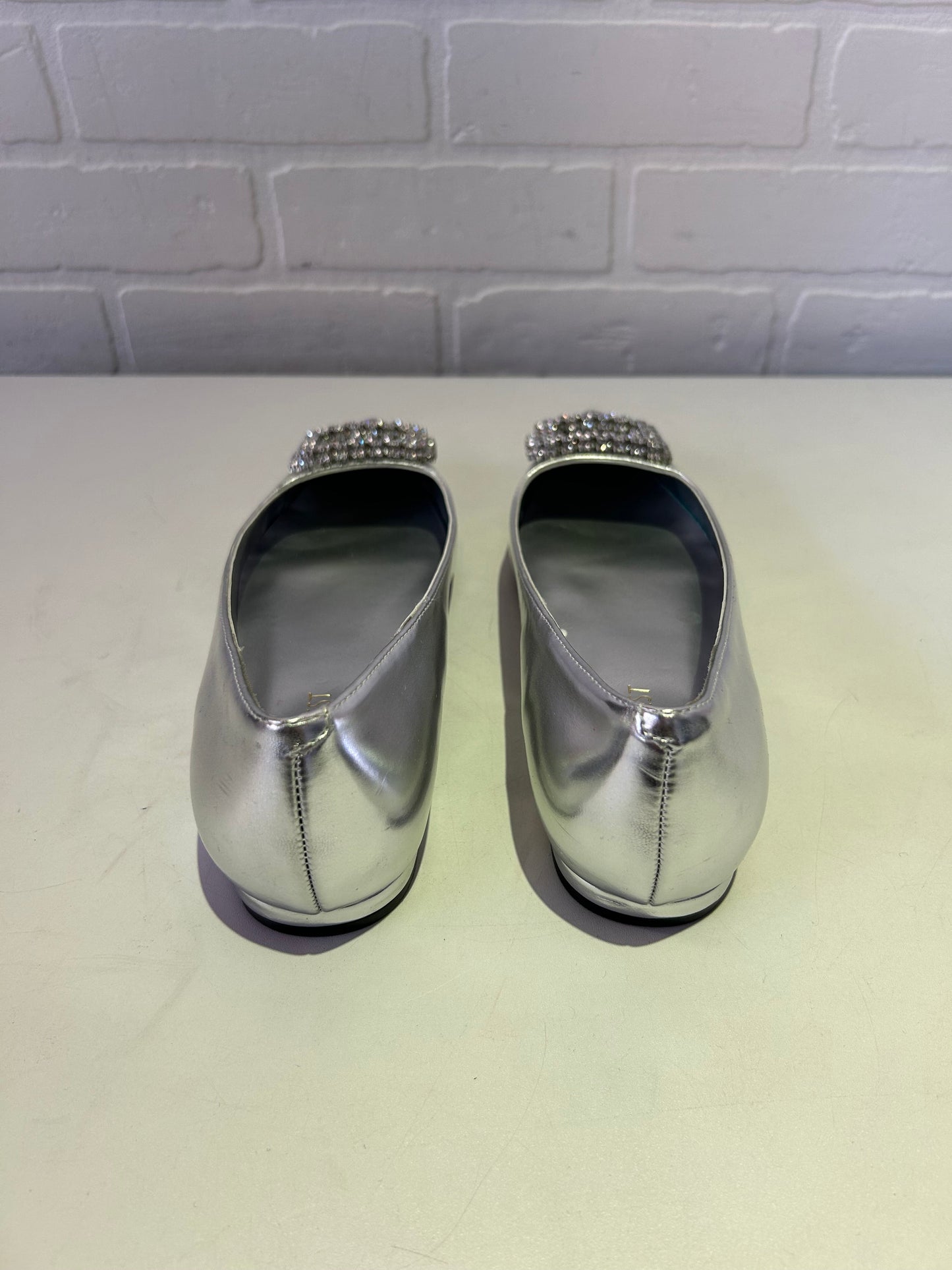 Shoes Flats By Nine West In Silver, Size: 7.5