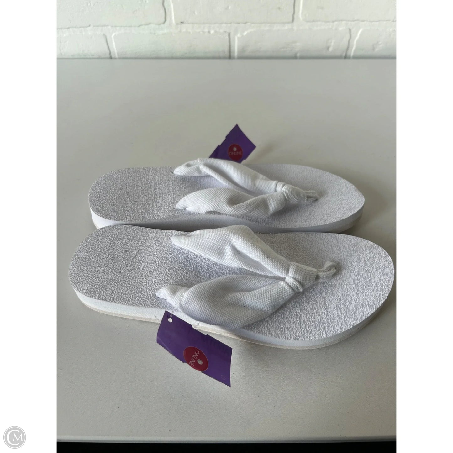 Sandals Flip Flops By Clothes Mentor In White, Size: 8