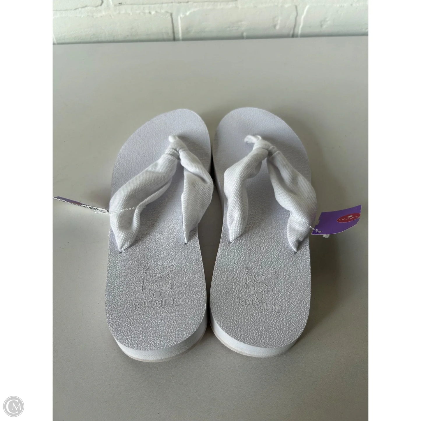 Sandals Flip Flops By Clothes Mentor In White, Size: 8