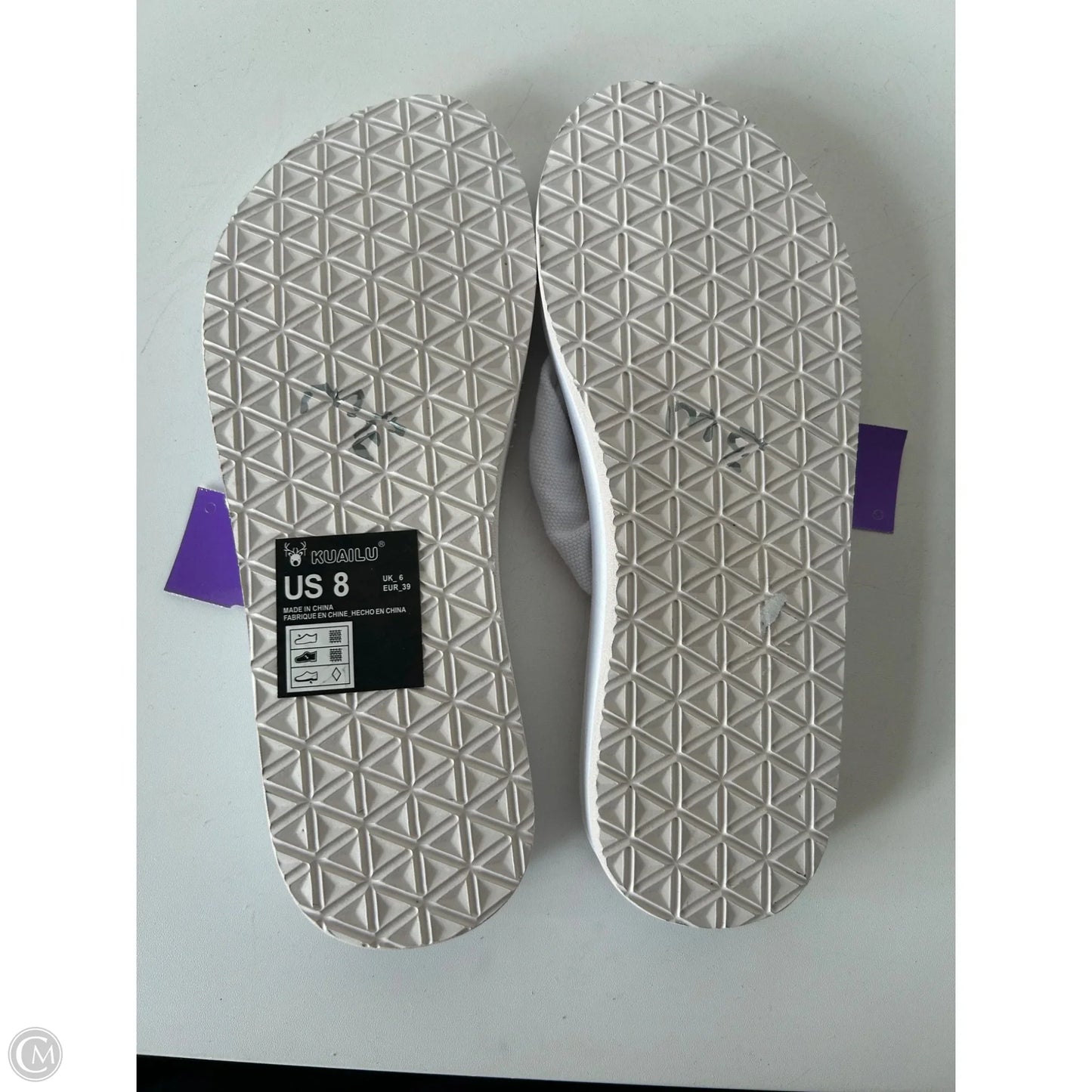 Sandals Flip Flops By Clothes Mentor In White, Size: 8