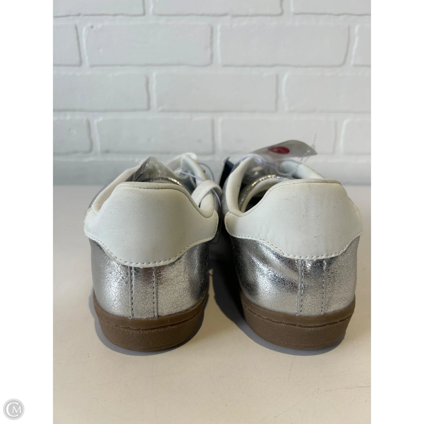 Shoes Sneakers By Universal Thread In Silver & White, Size: 10