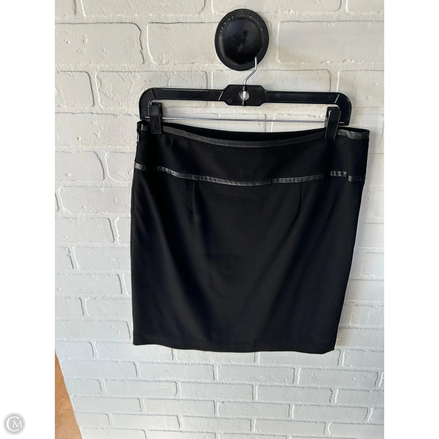 Skirt Mini & Short By White House Black Market In Black, Size: 4