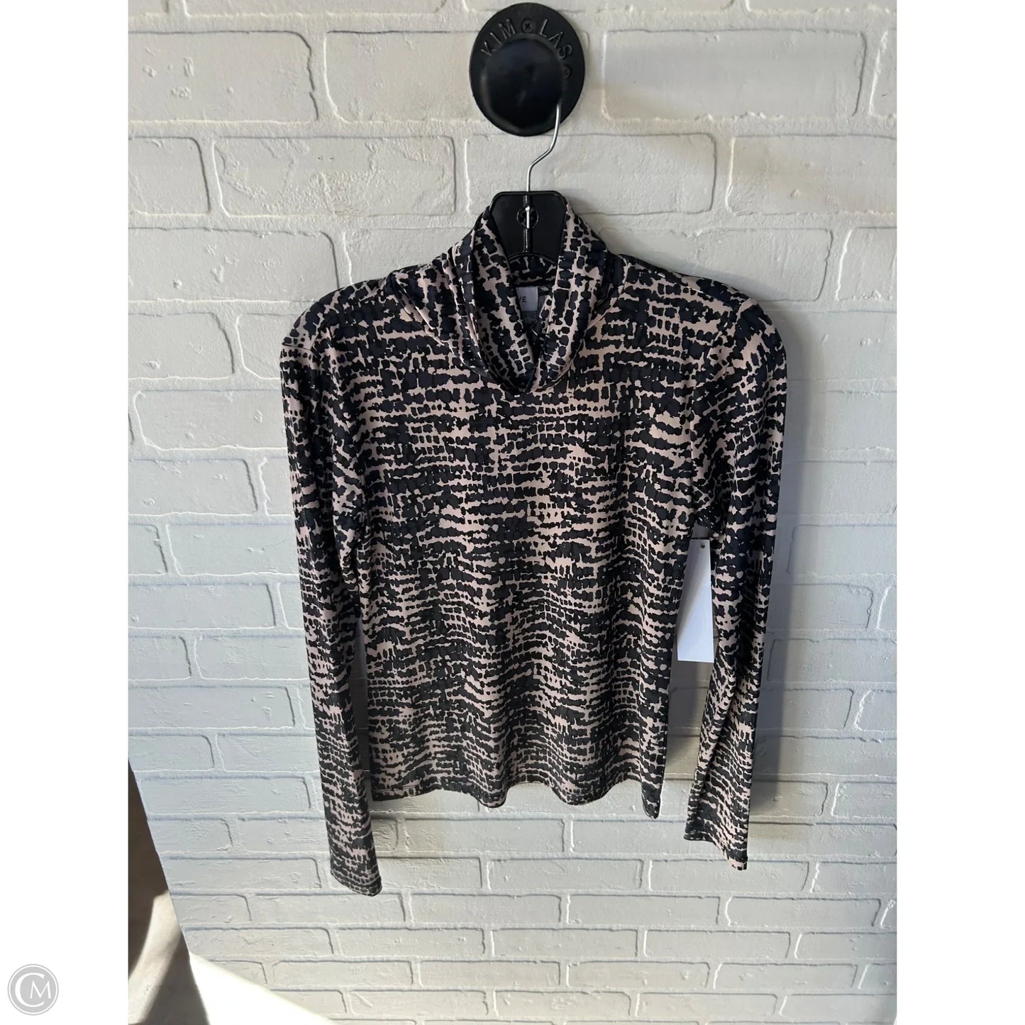 Top Long Sleeve By Evereve In Cream & Grey, Size: S