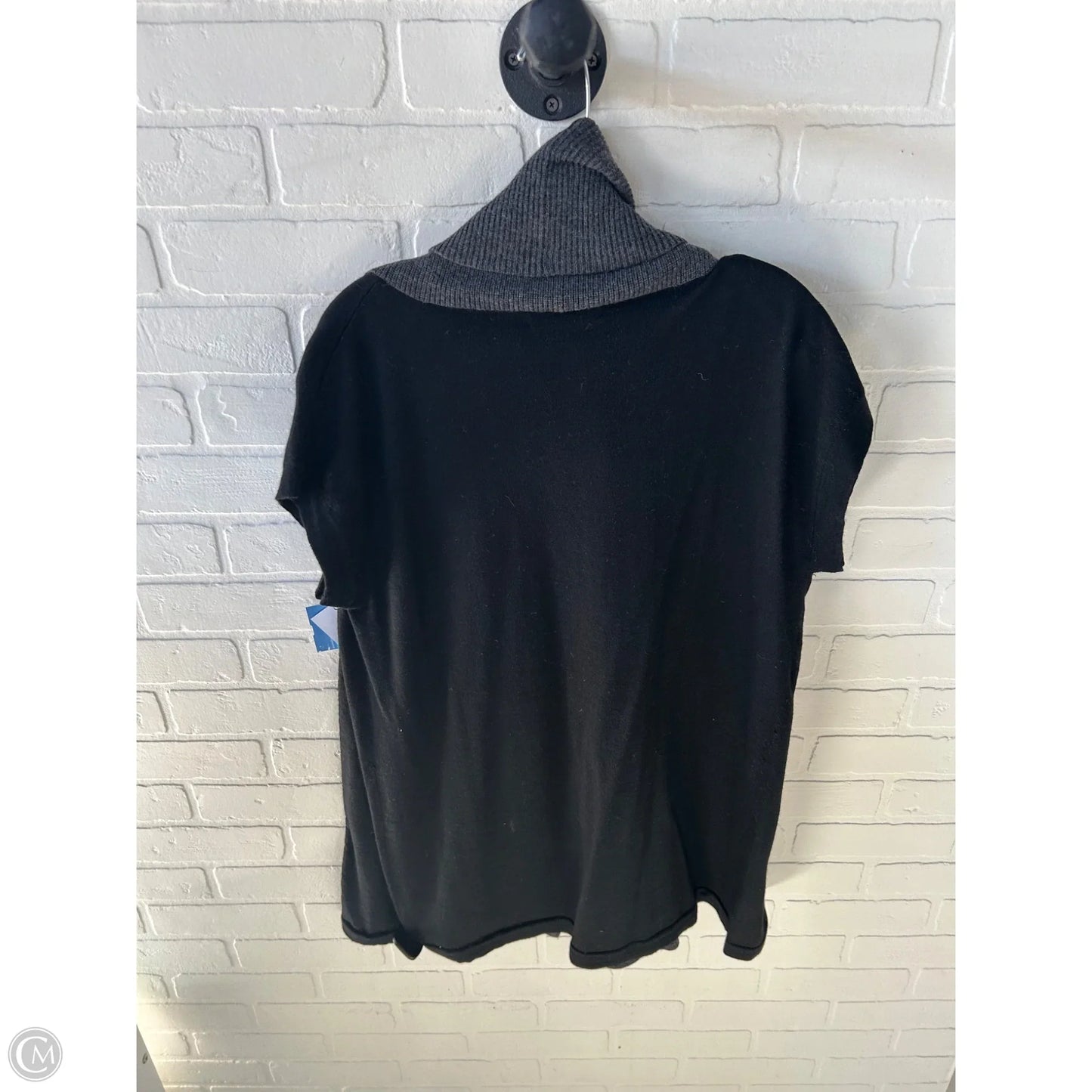Sweater Short Sleeve By Banana Republic In Black & Grey, Size: L