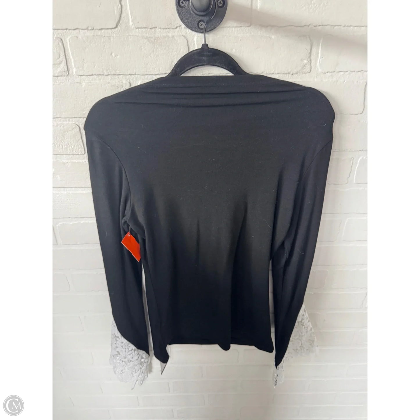 Top Long Sleeve By Clothes Mentor In Black & White, Size: M