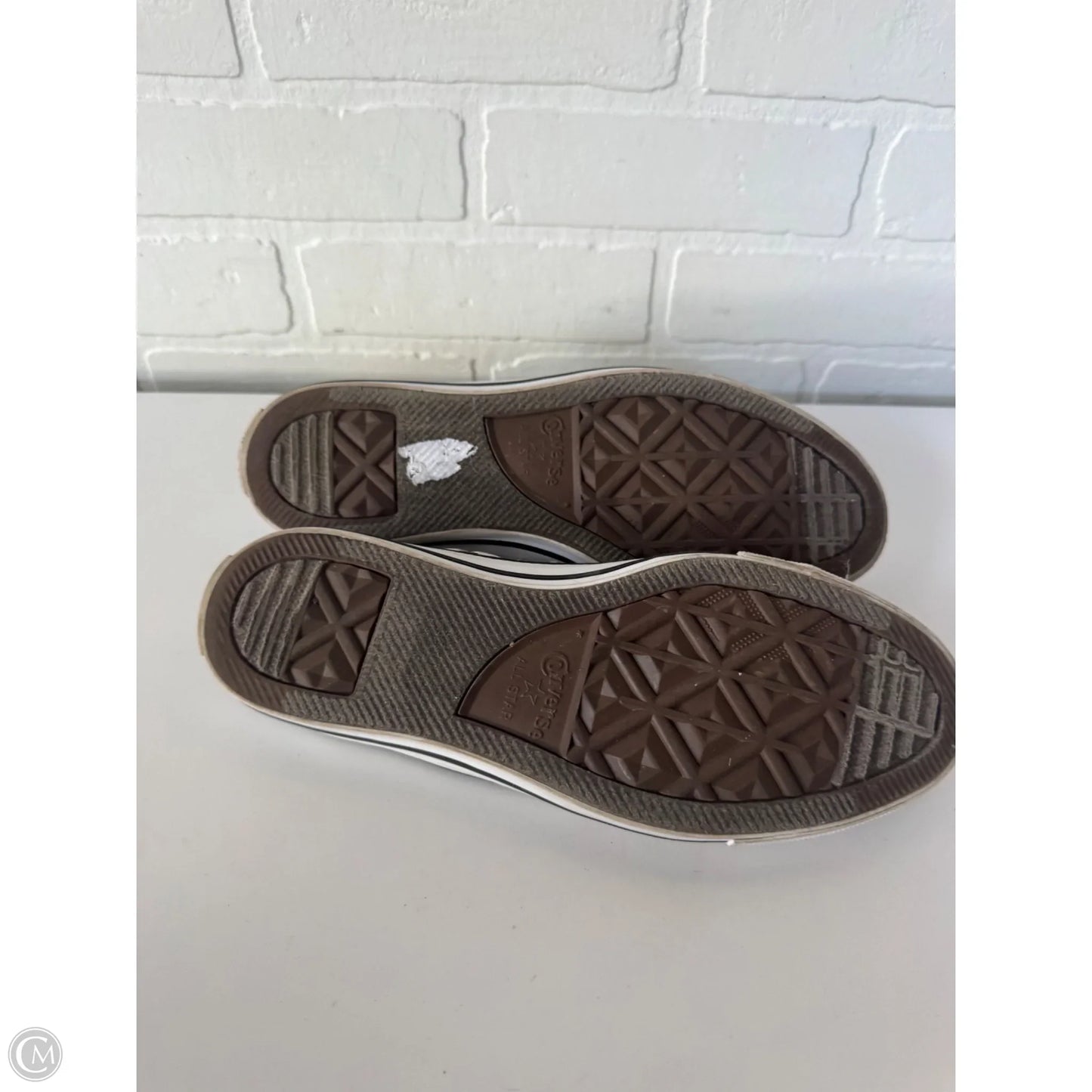 Shoes Sneakers By Converse In Tan & White, Size: 9.5