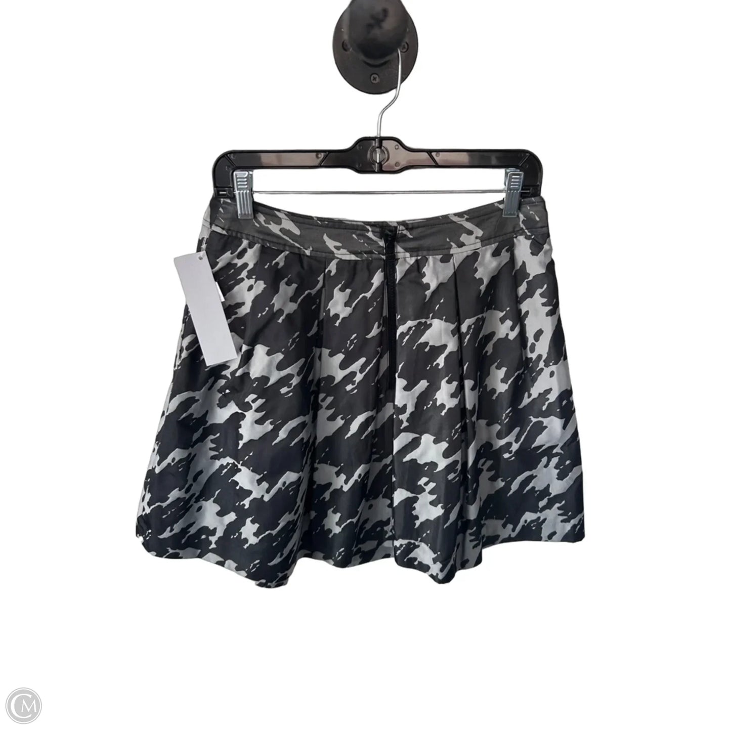 Skirt Mini & Short By Clothes Mentor In Grey & Silver, Size: 6