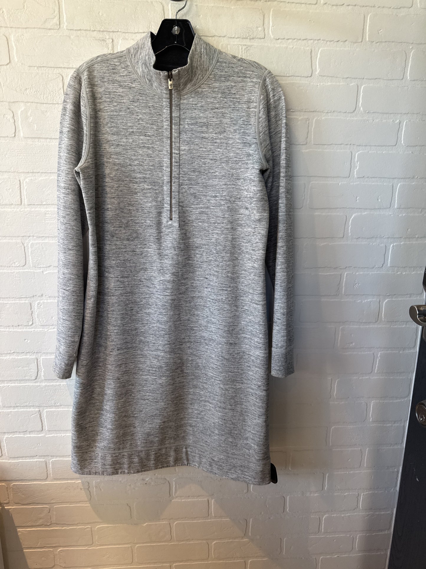 Dress Casual Short By Tommy Bahama Size: S