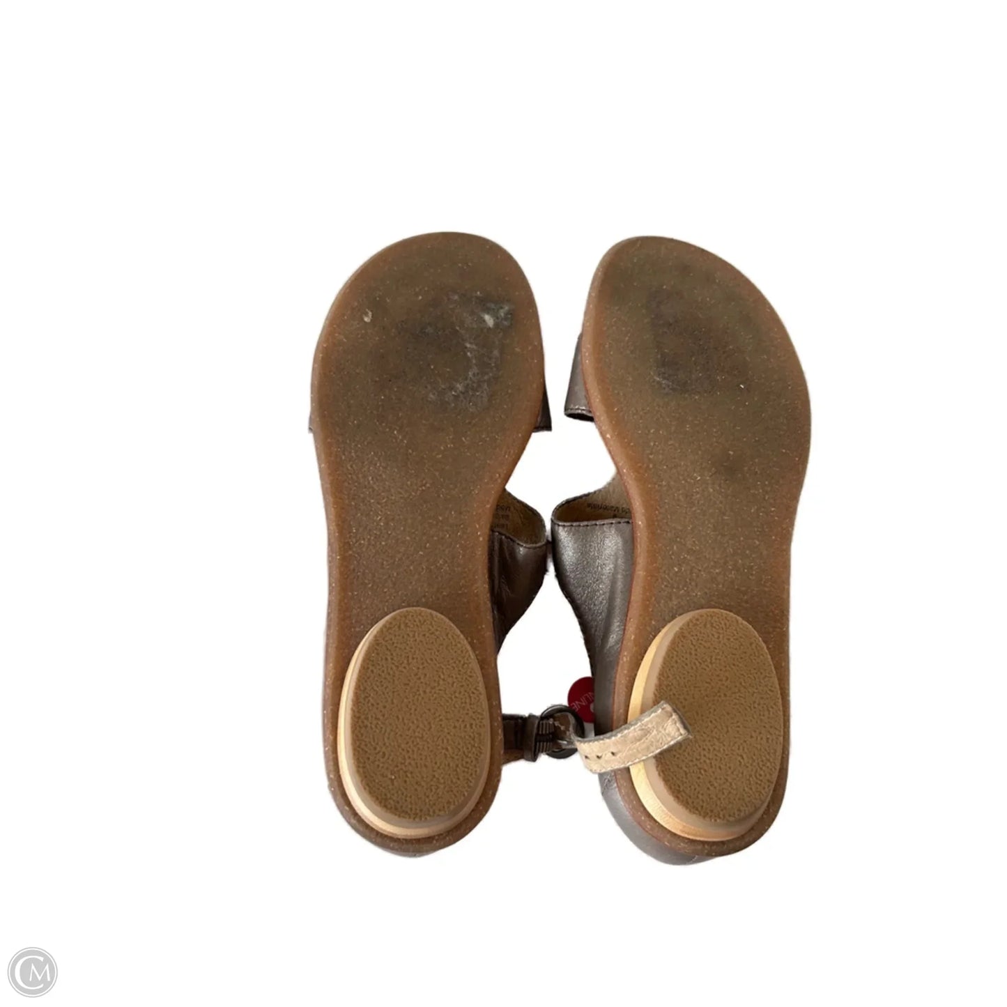 Sandals Flats By Clothes Mentor In Grey & Tan, Size: 7.5