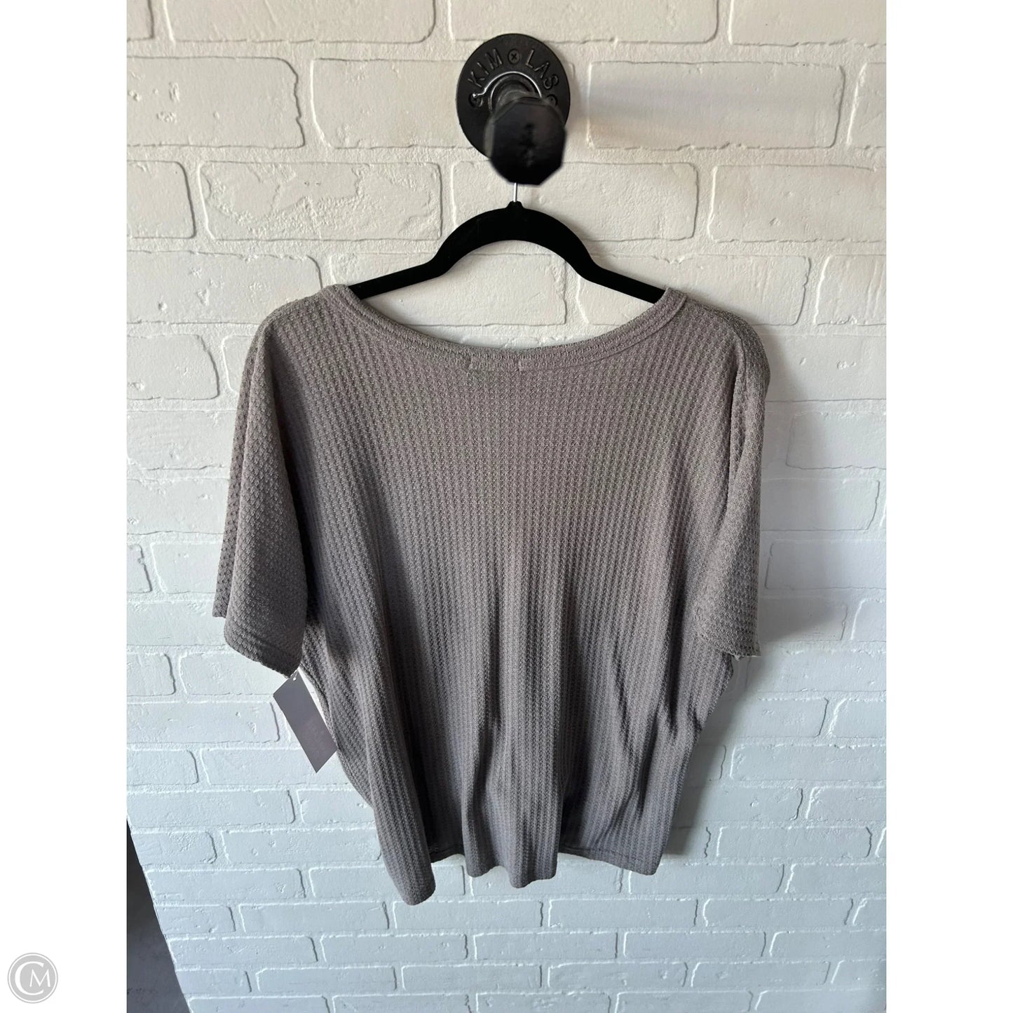 Top Short Sleeve By Cme In Taupe, Size: S