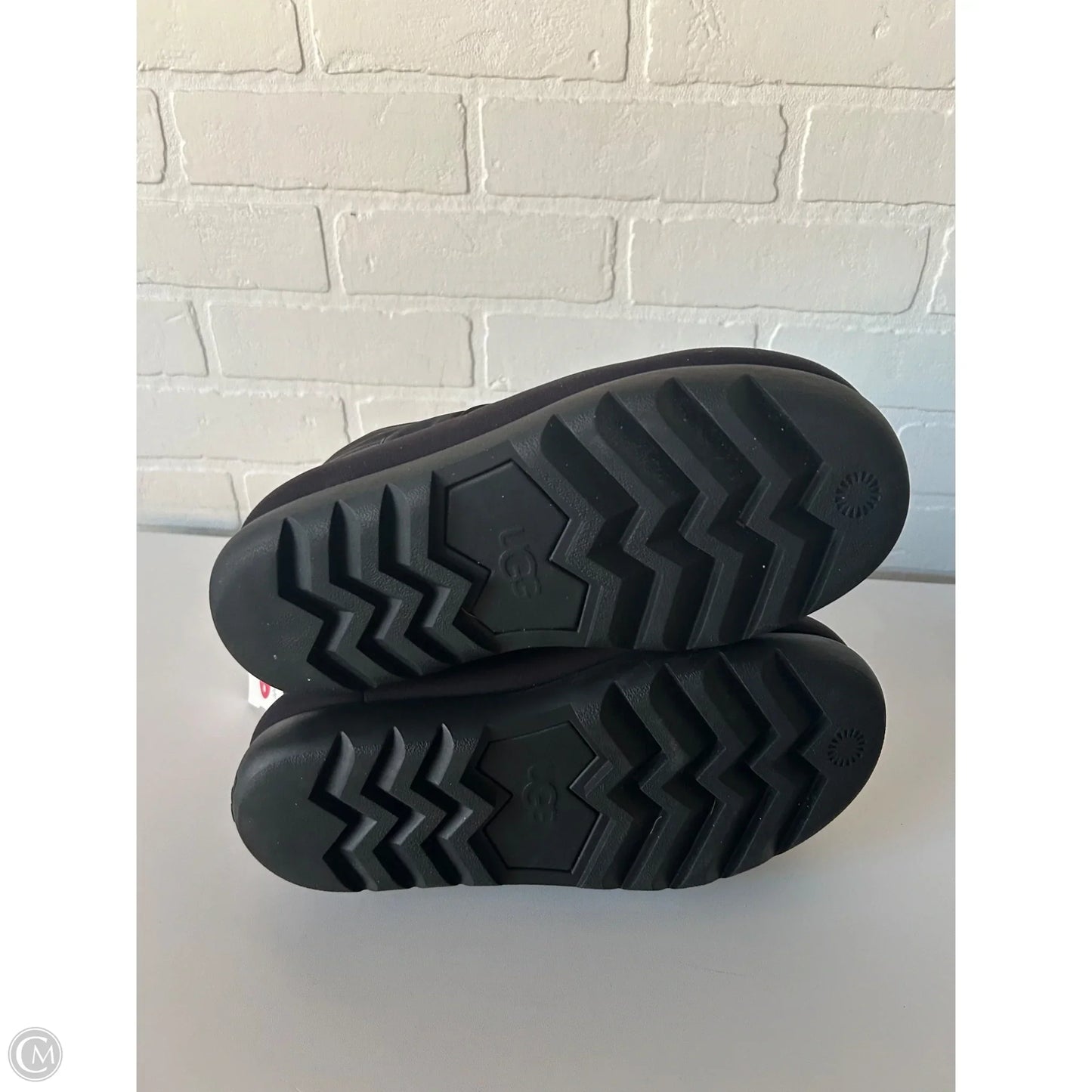 Boots Designer By Ugg In Black, Size: 9