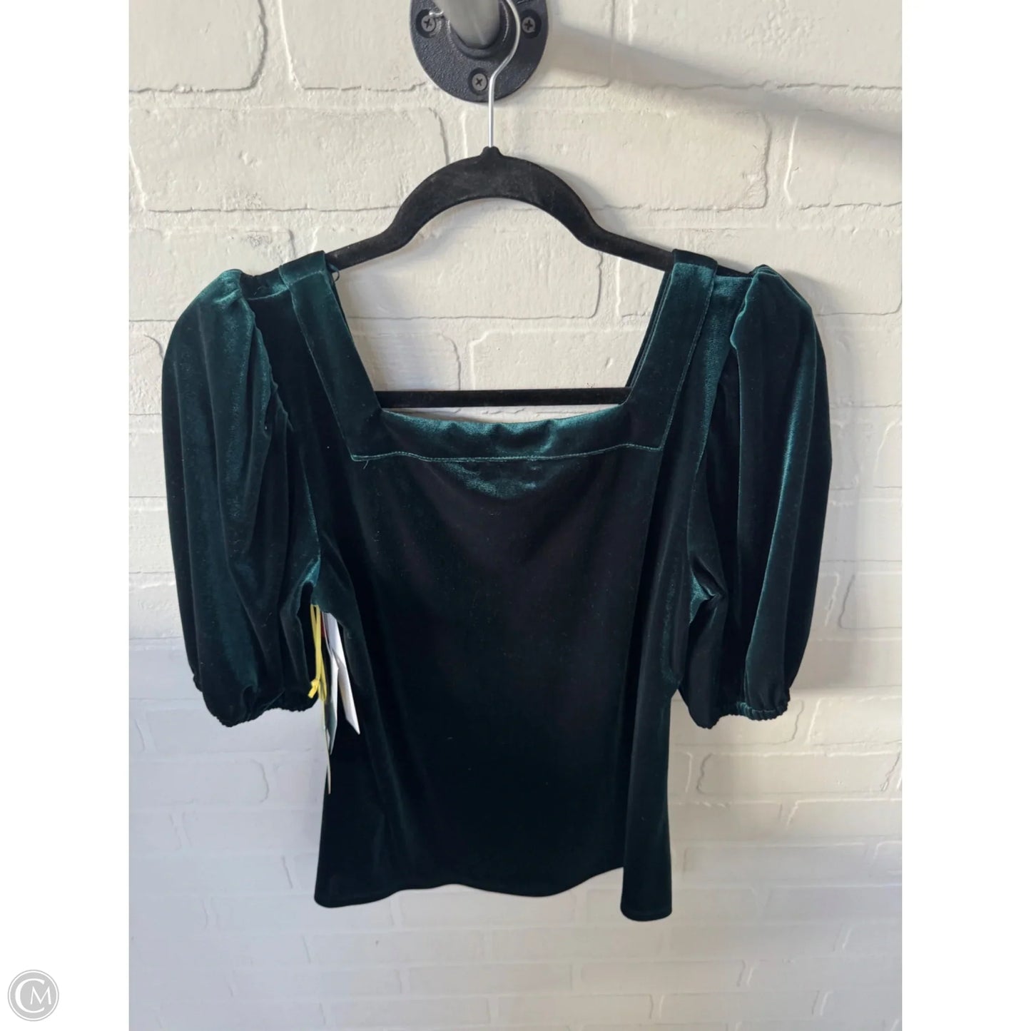 Top Short Sleeve By Cece In Green, Size: M