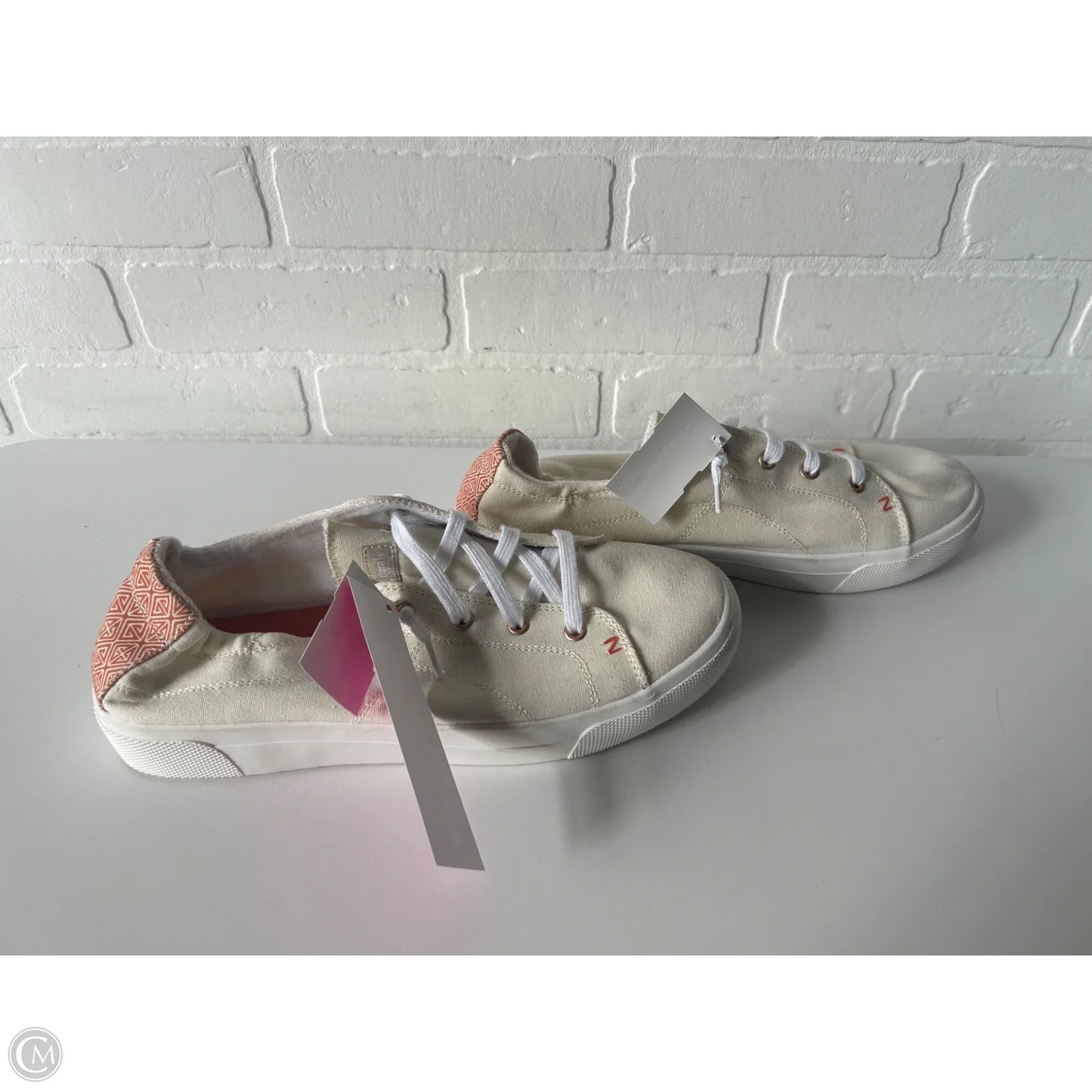 Shoes Sneakers By Natural Reflections In Cream, Size: 11