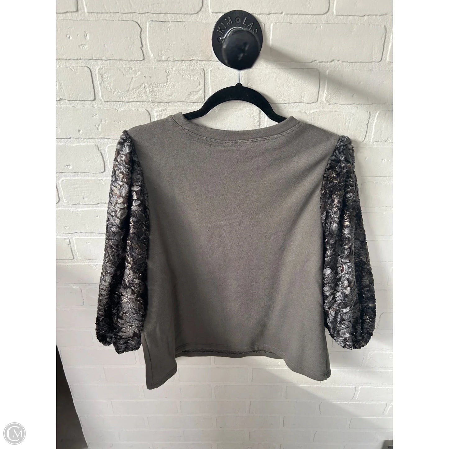 Top 3/4 Sleeve By Amadi In Grey, Size: M