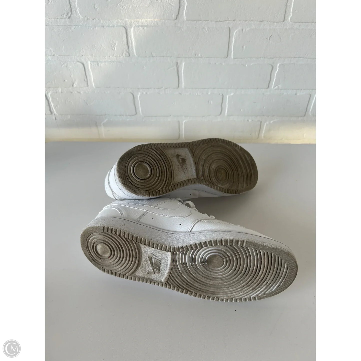 Shoes Sneakers By Nike In White, Size: 10