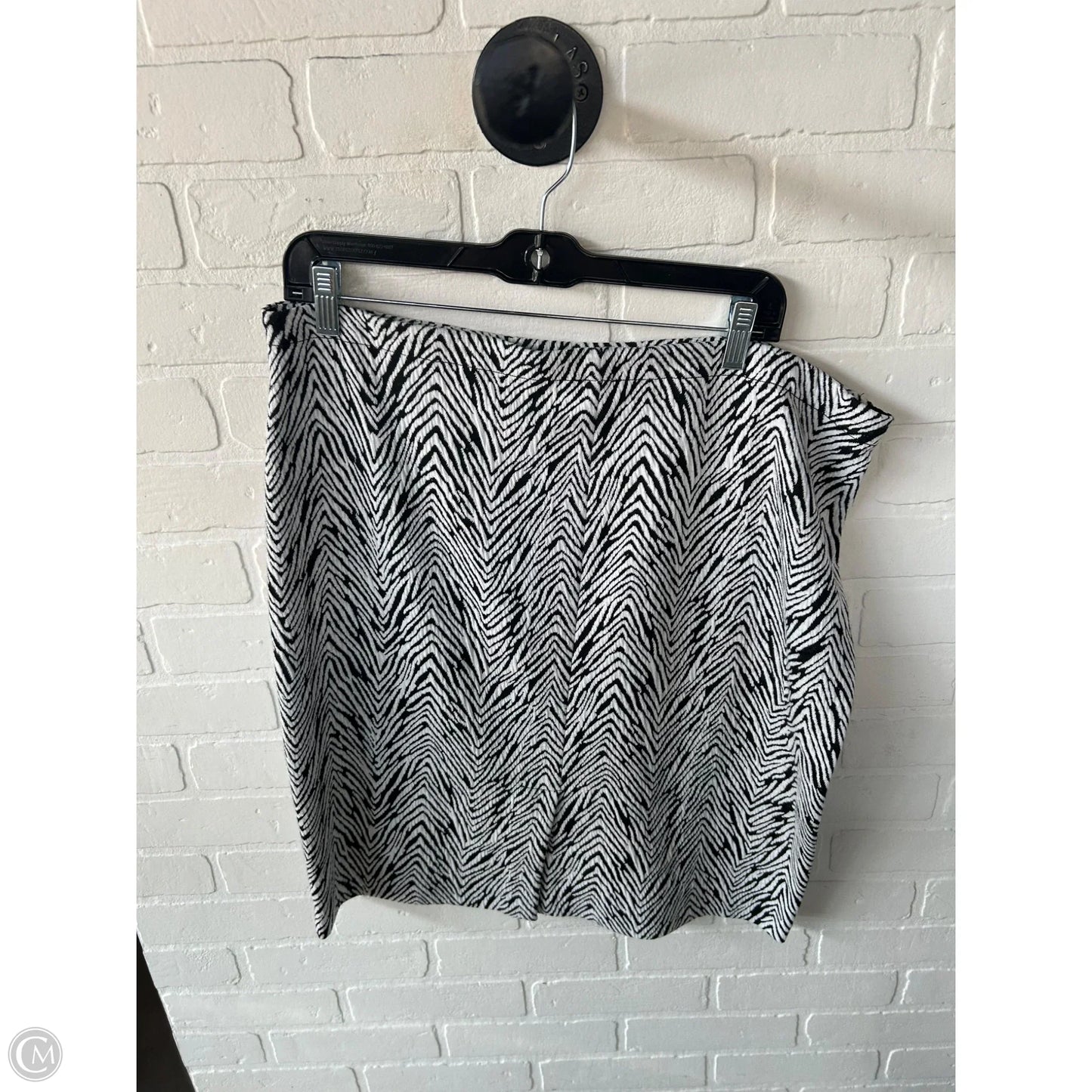 Skirt Mini & Short By Vince Camuto In Black & White, Size: 12