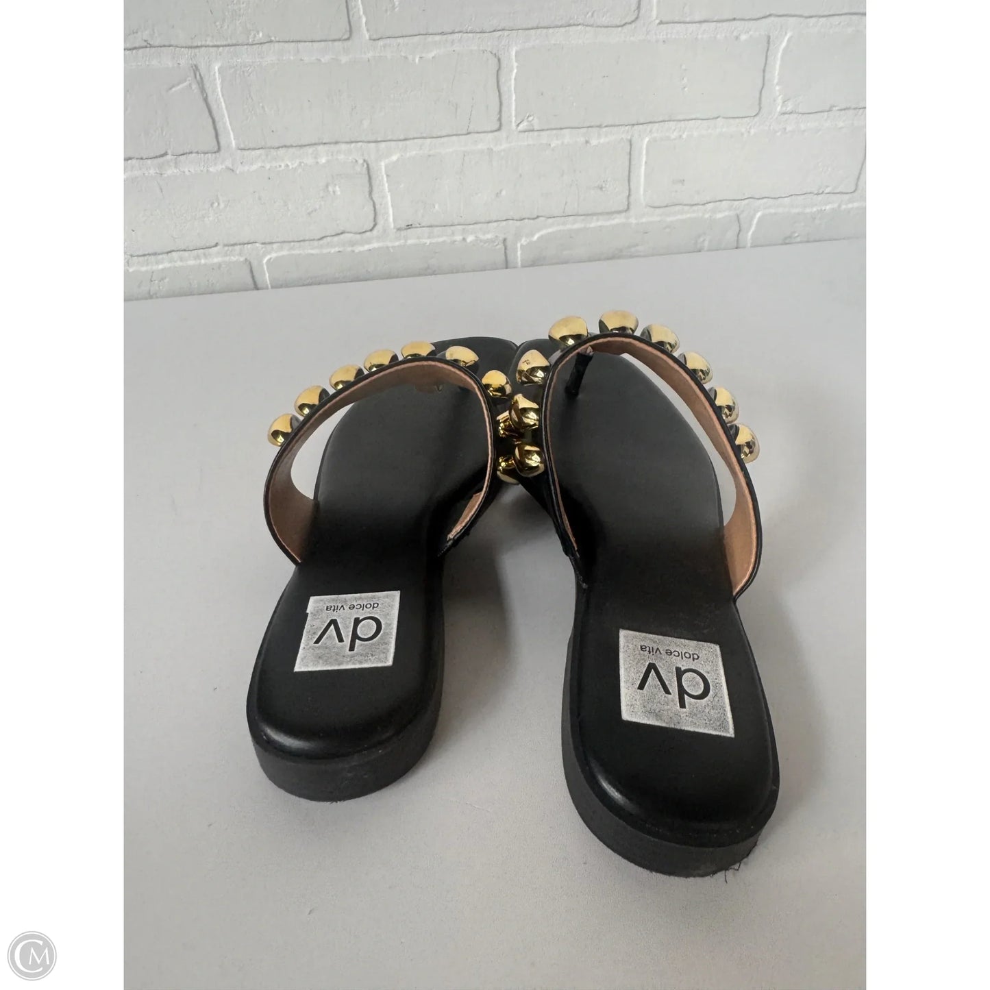 Sandals Flats By Dolce Vita In Black & Gold, Size: 7.5