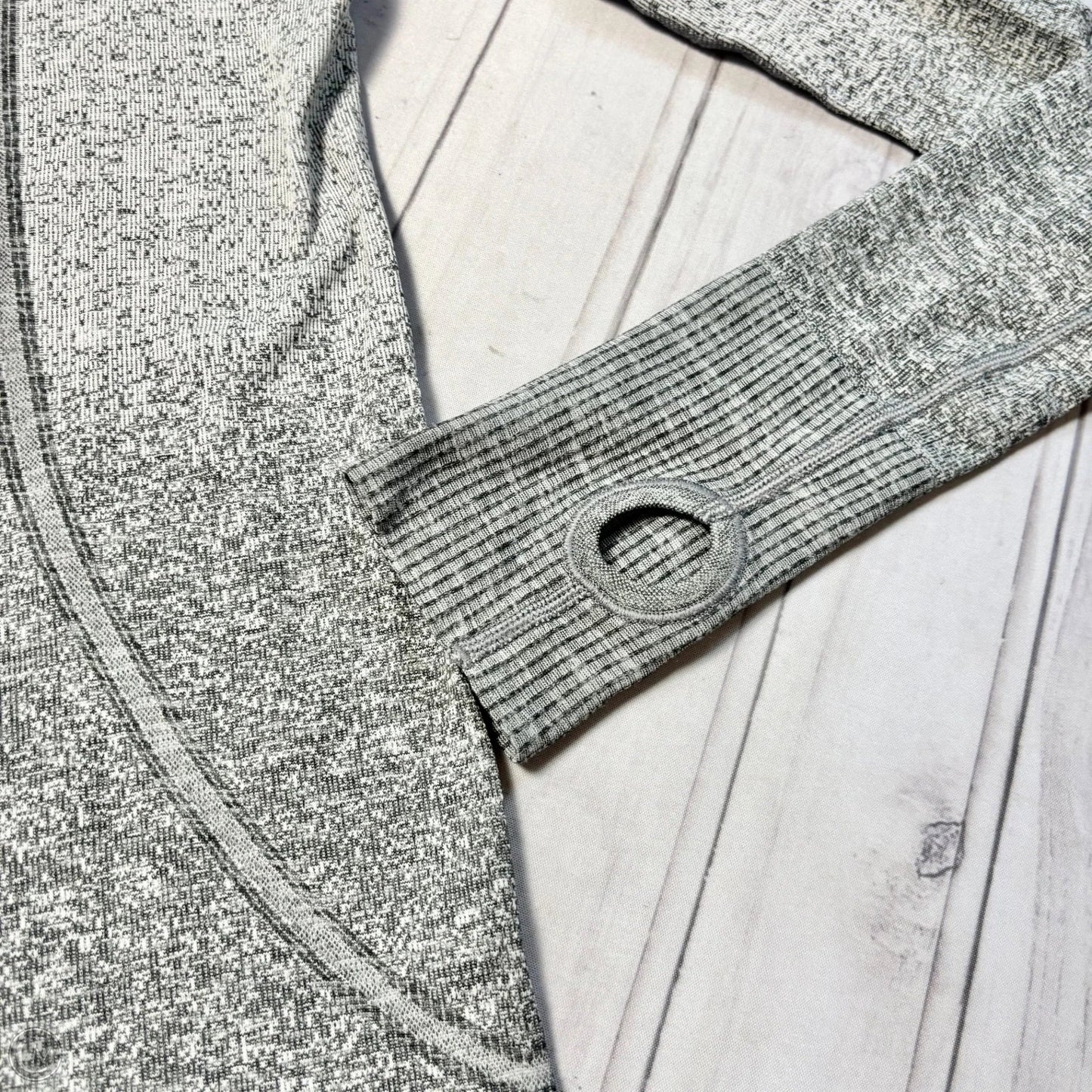 Athletic Top Long Sleeve Crewneck By Lululemon In Grey, Size: S