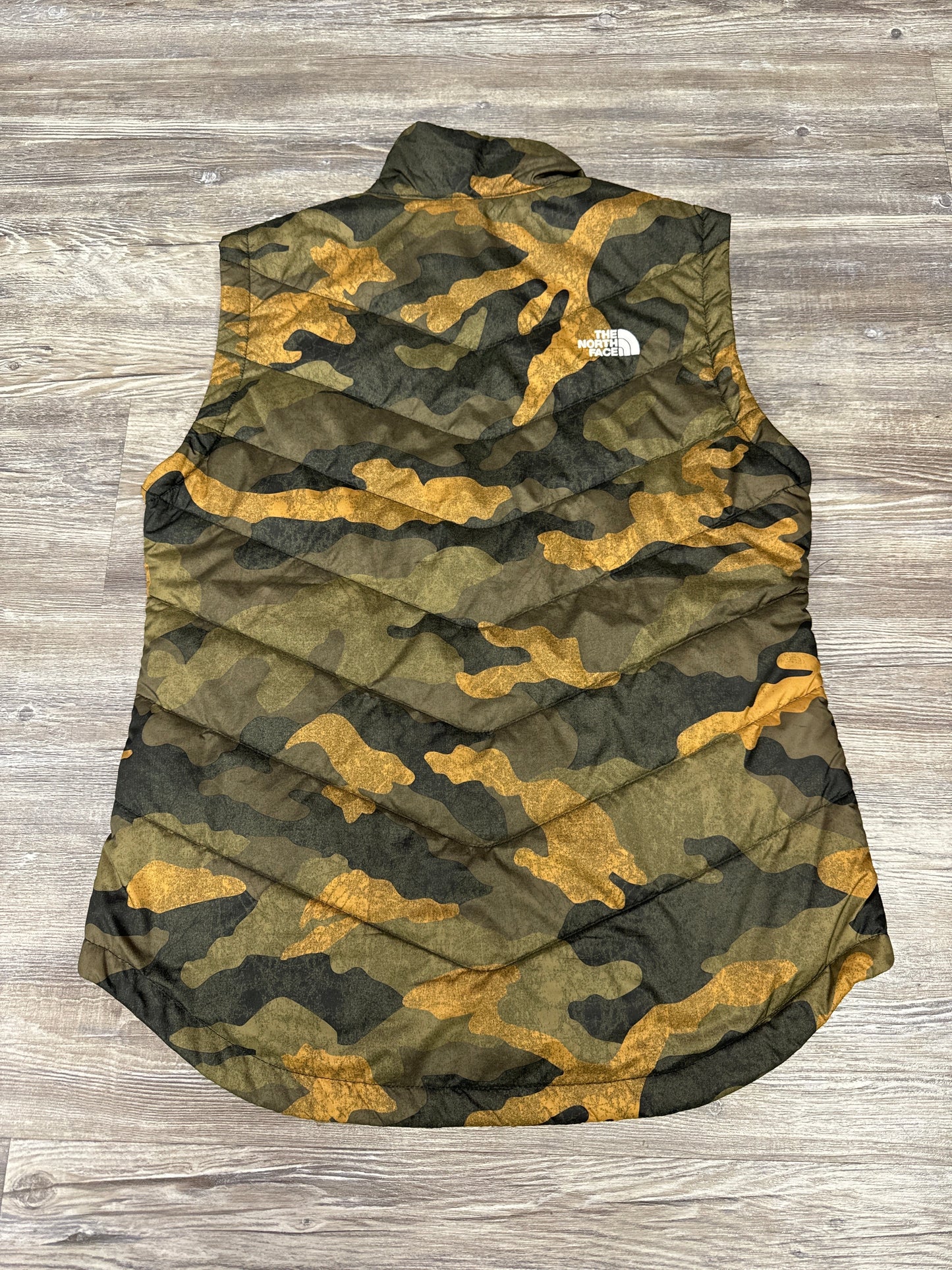 Vest Puffer & Quilted By The North Face In Camouflage Print, Size: M