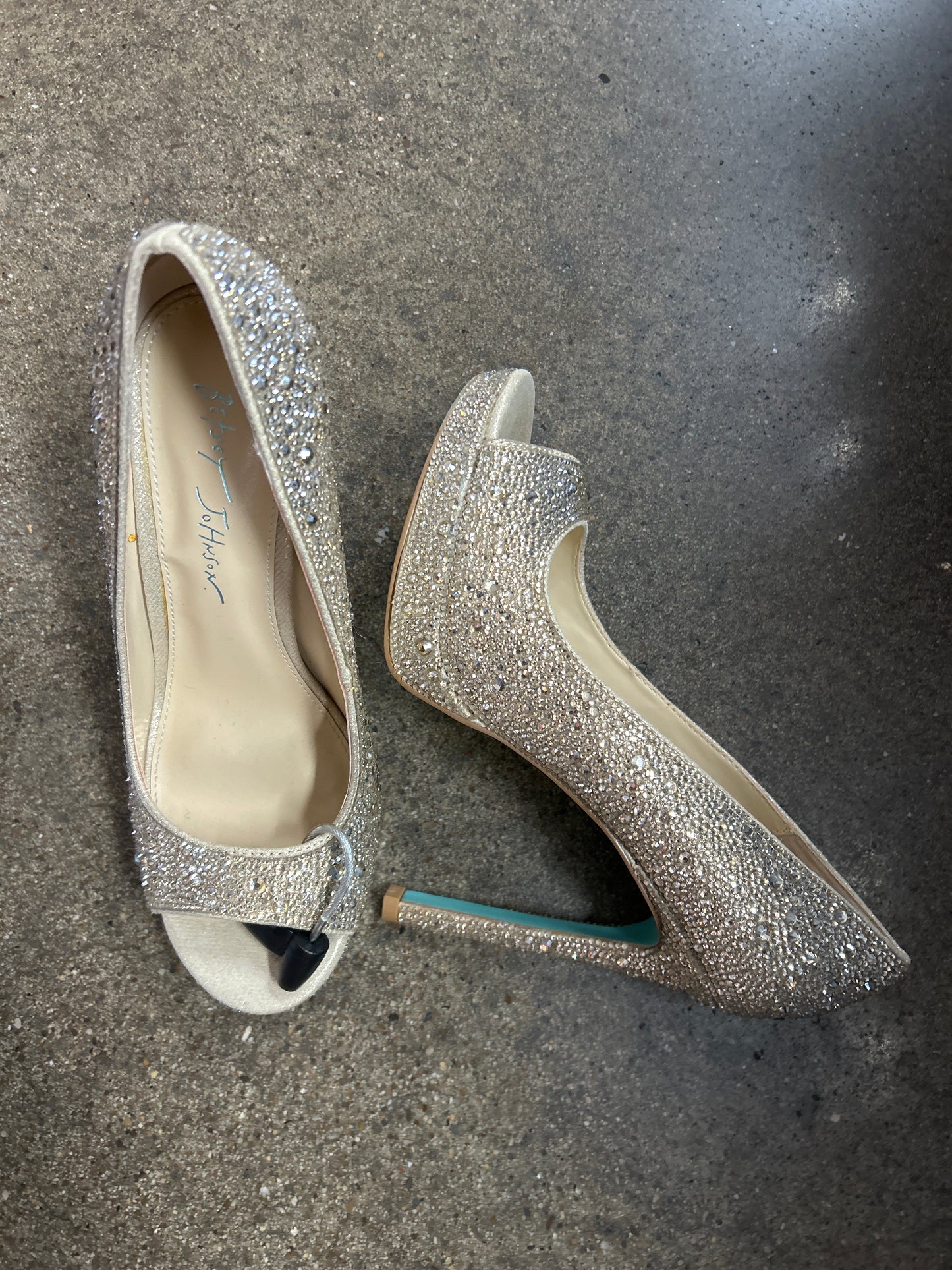 Shoes Heels Stiletto By Betsey Johnson In Gold, Size:8