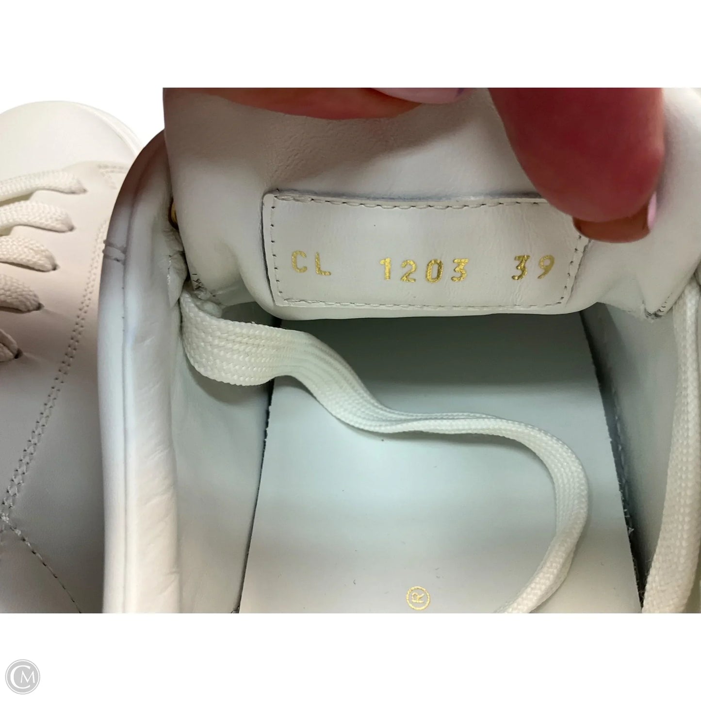 Shoes Luxury Designer By Louis Vuitton In White Denim, Size: 9