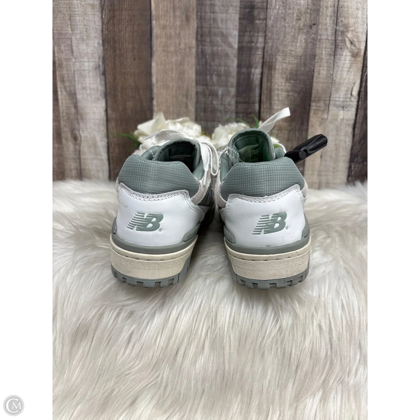 Shoes Athletic By New Balance In Green & White, Size: 8.5