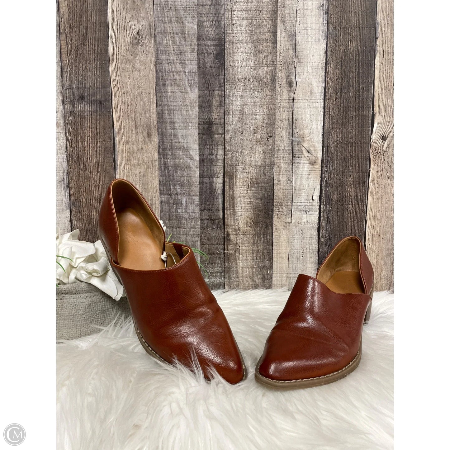 Boots Ankle Flats By Universal Thread In Brown, Size: 10