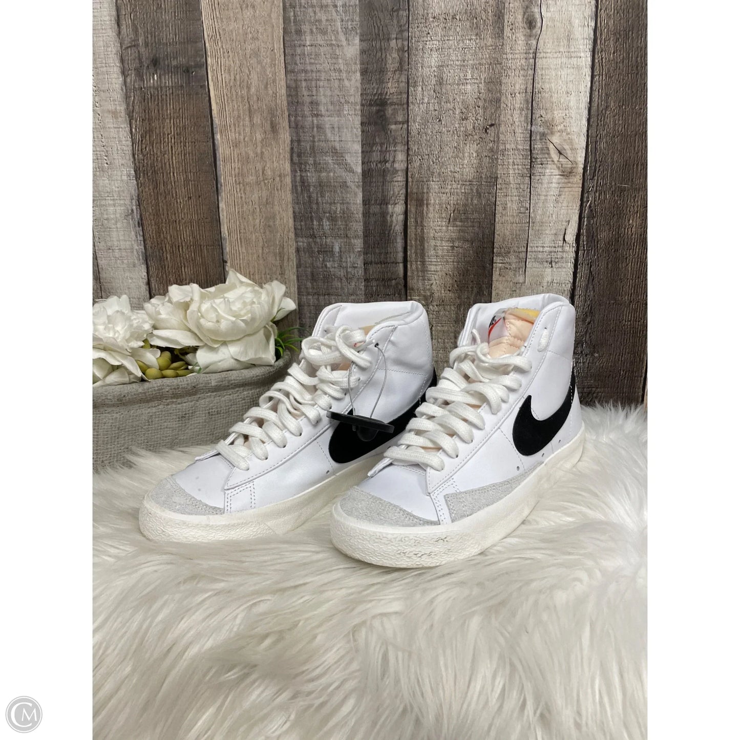 Shoes Athletic By Nike In White, Size: 8
