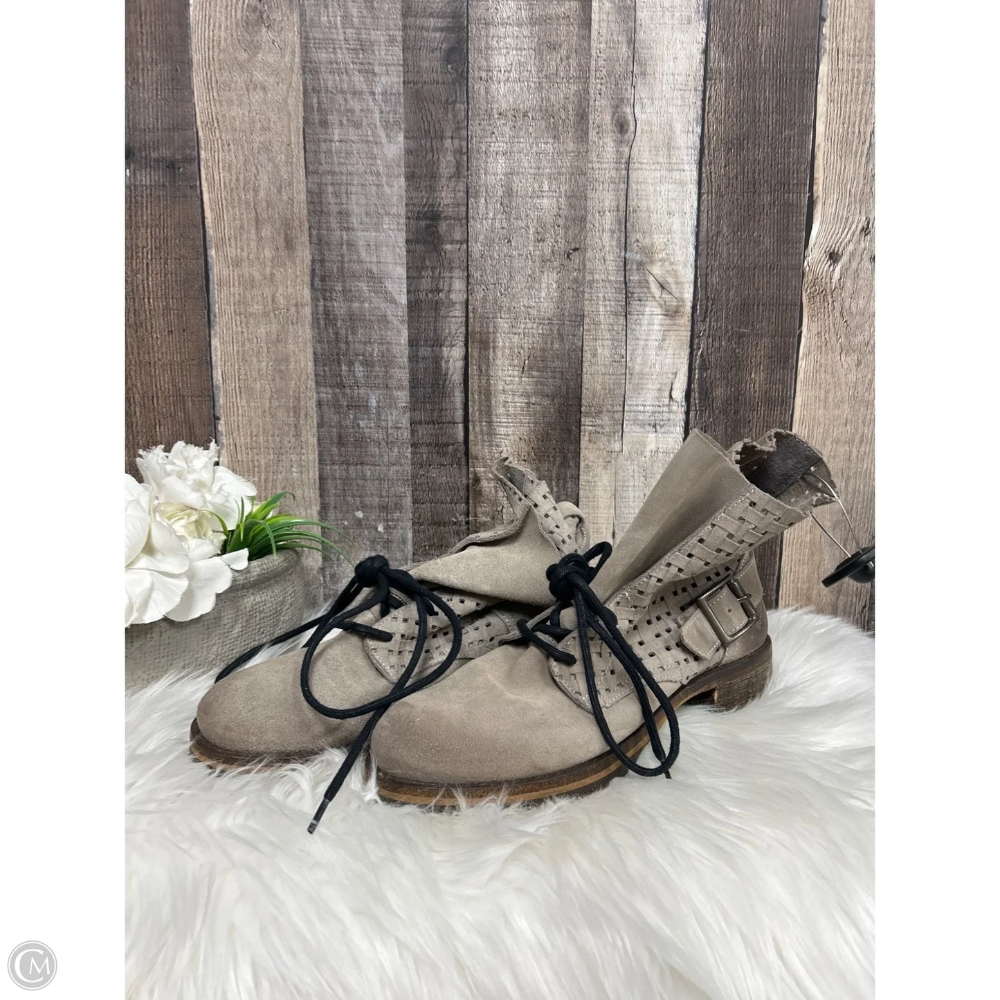 Boots Ankle Flats By Cmf In Taupe, Size: 9