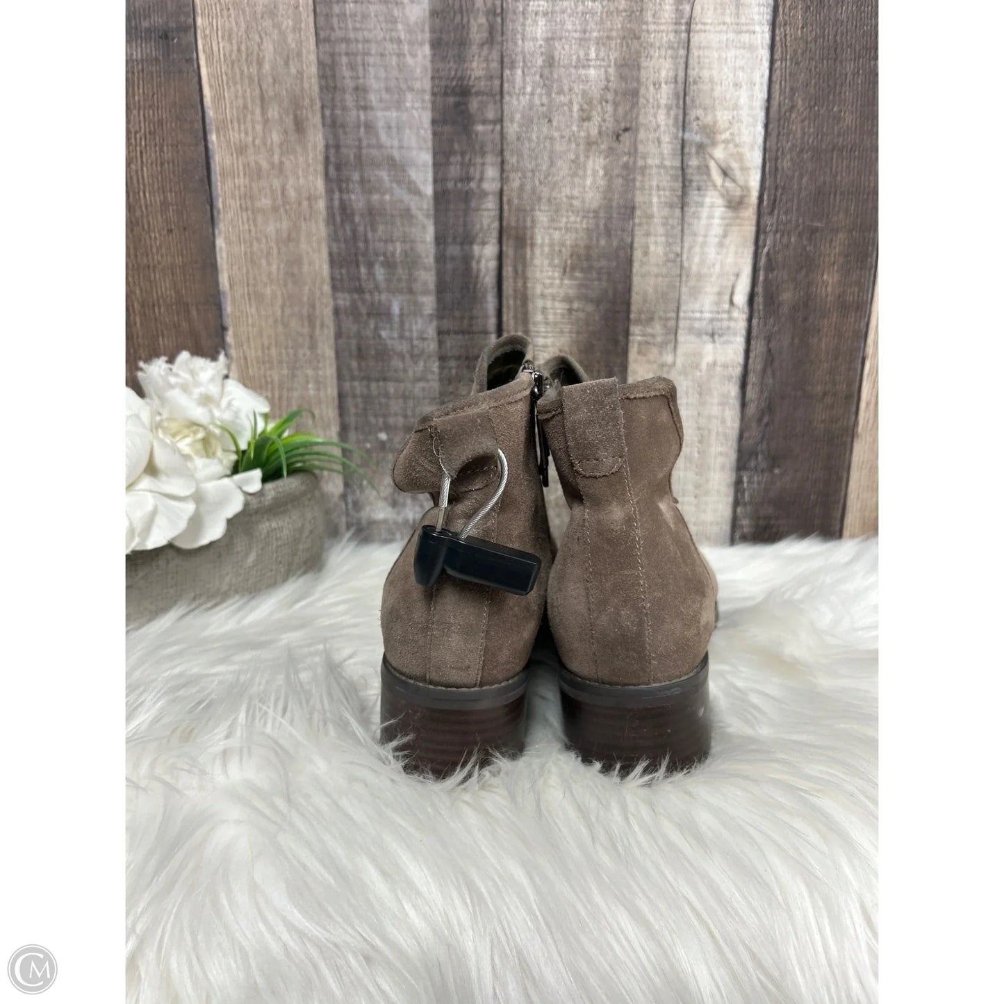 Boots Ankle Flats By Blondo In Taupe, Size: 9.5