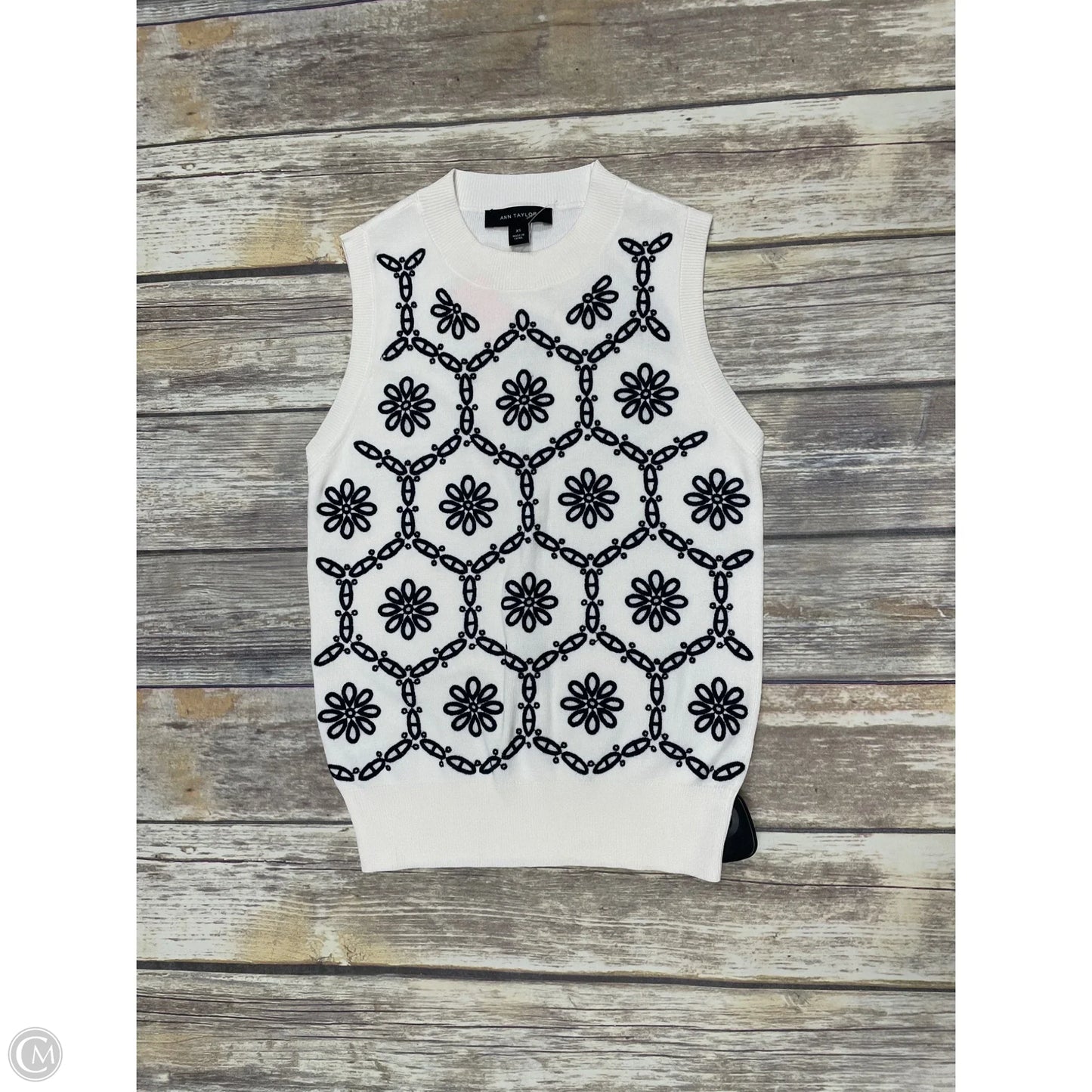 Top Sleeveless By Ann Taylor In Cream, Size: Xs