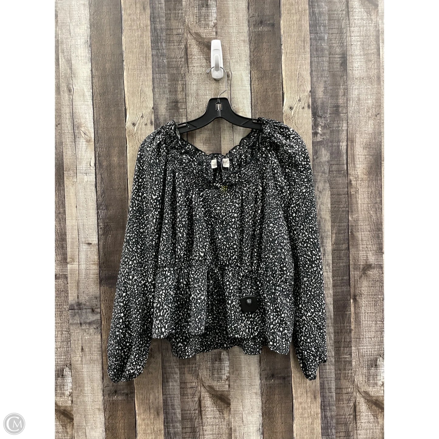 Top Long Sleeve By Universal Thread In Black & White, Size: L