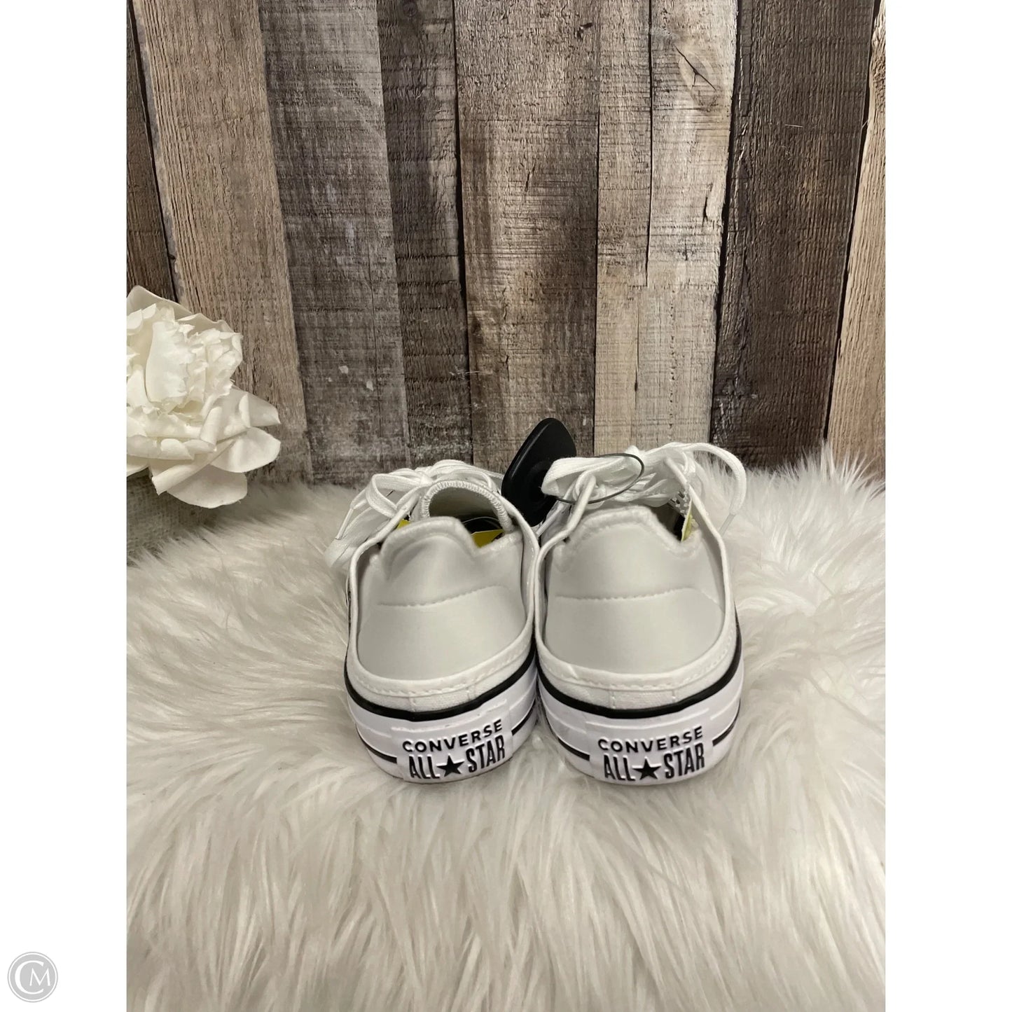 Shoes Sneakers By Converse In White, Size: 6.5