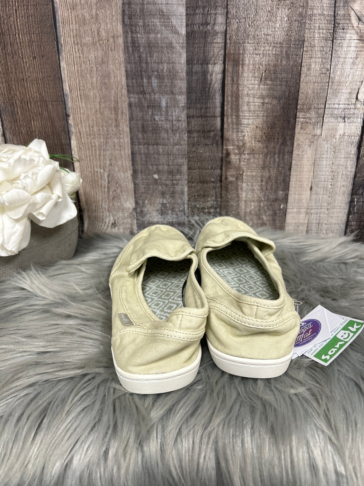 Shoes Flats By Sanuk Size: 8.5