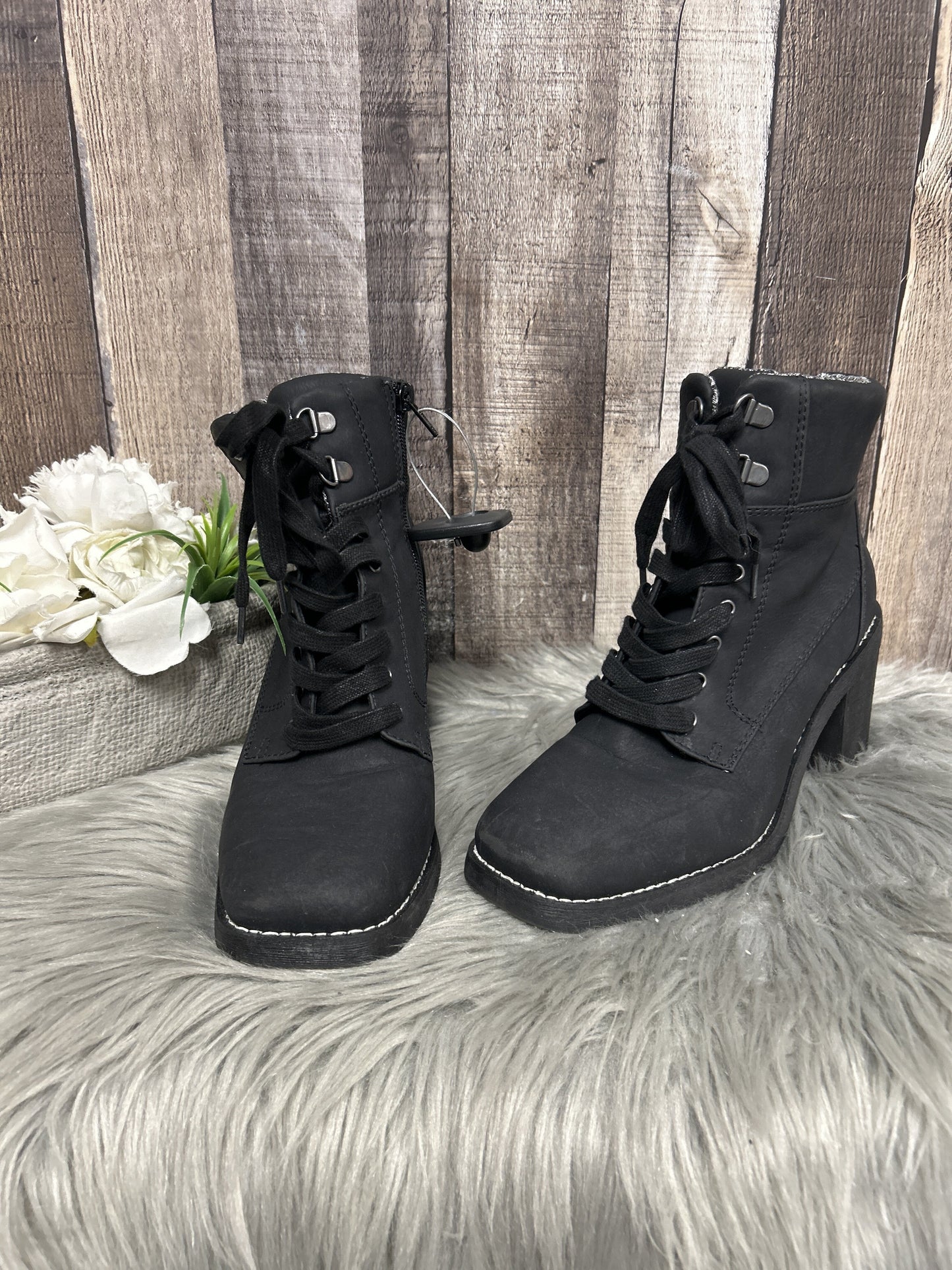 Boots Ankle Heels By Crown Vintage Size: 8.5