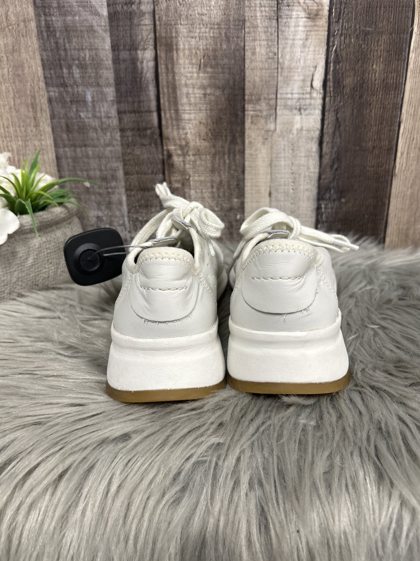 Shoes Sneakers By Clarks Size: 7.5