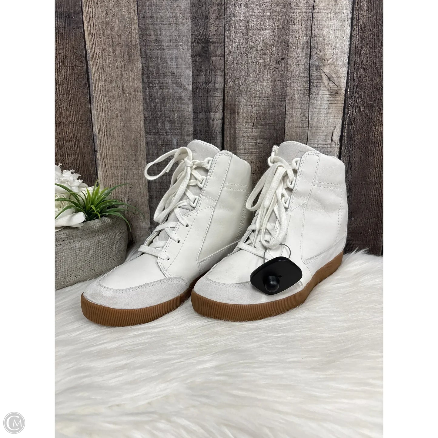 Boots Ankle Flats By Sorel In White, Size: 8.5