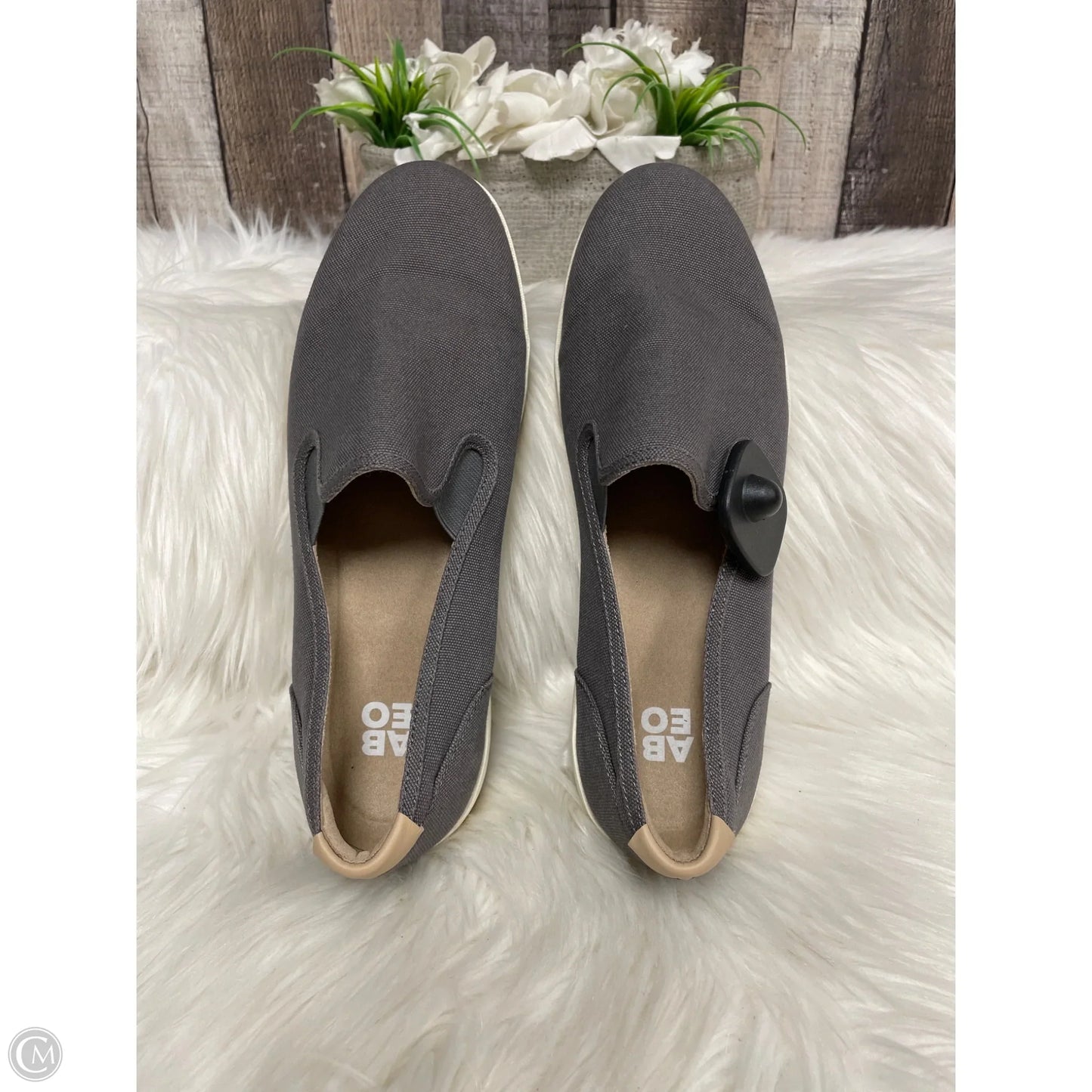 Shoes Flats By Abeo In Grey, Size: 9.5