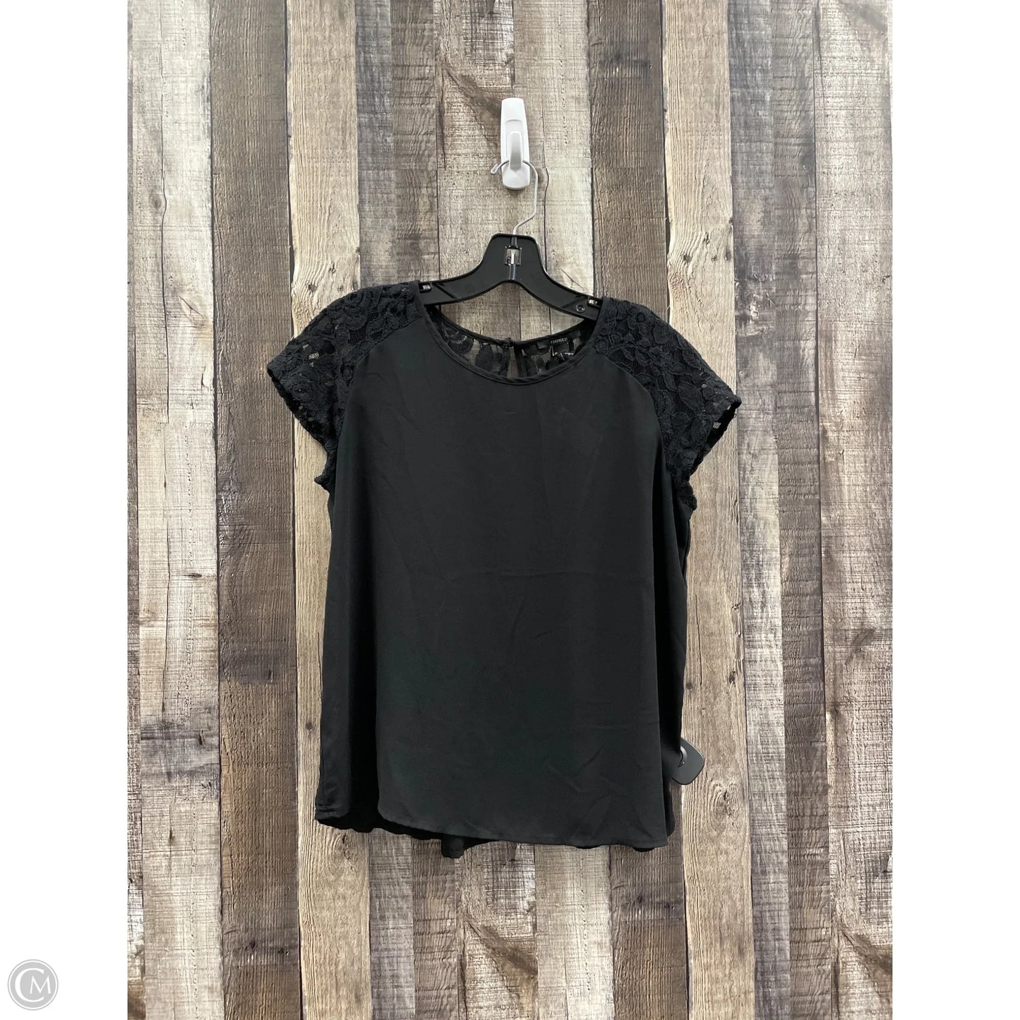 Top Short Sleeve By Forever 21 In Black, Size: M