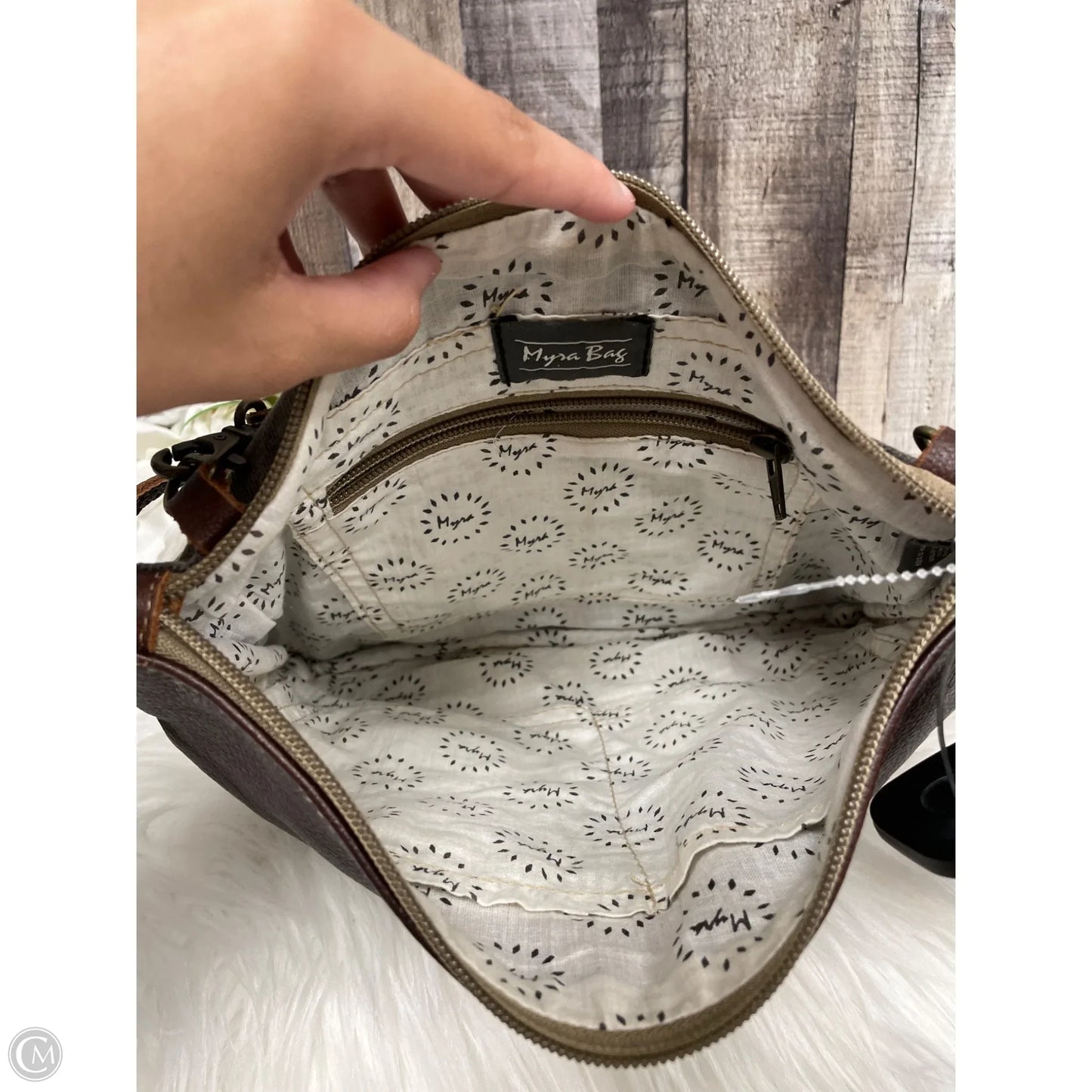 Clutch By Myra, Size: Large