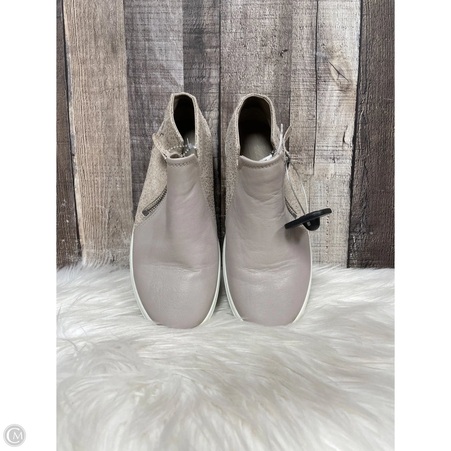 Boots Ankle Flats By Ecco In Grey, Size: 6