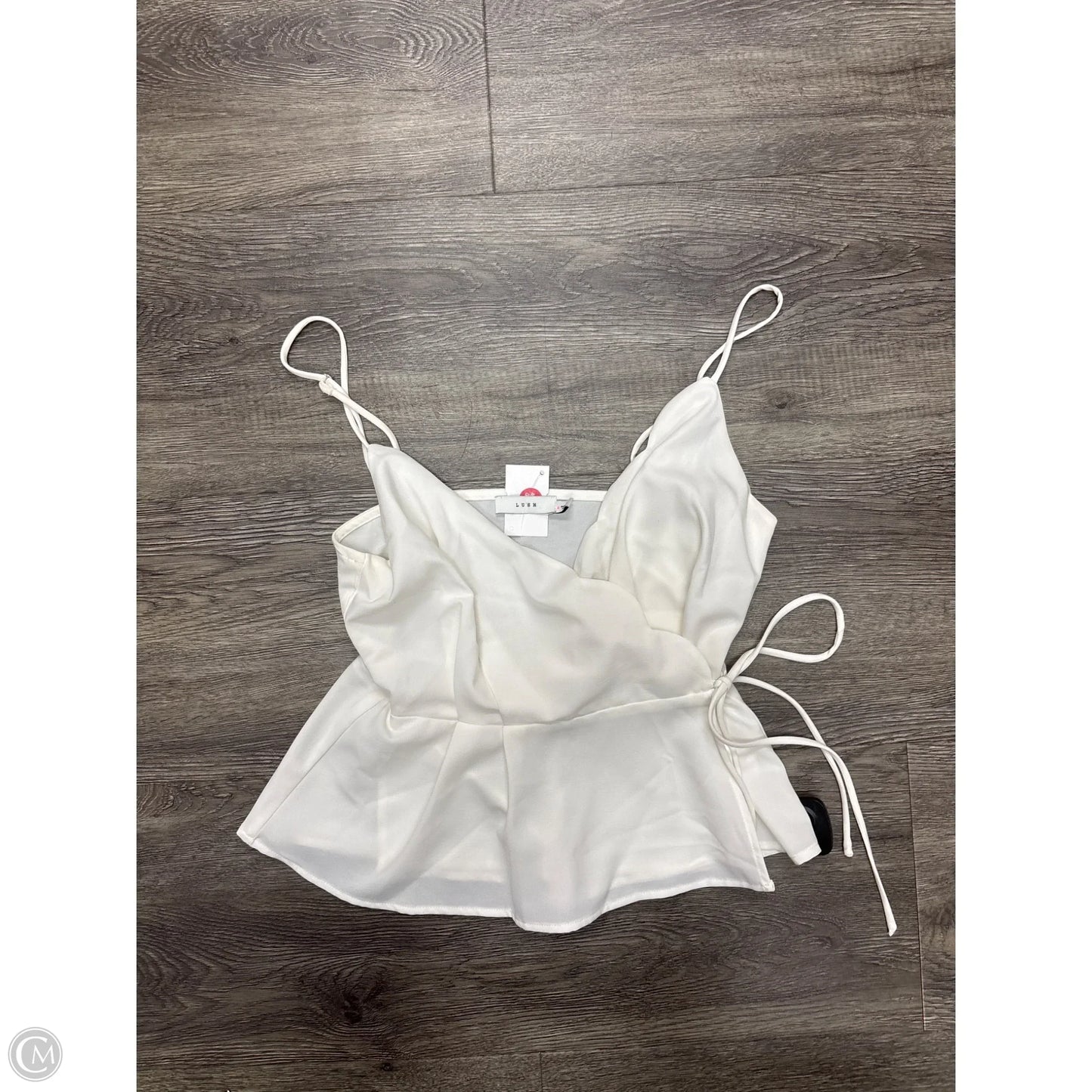 Top Sleeveless By Lush In White, Size: M